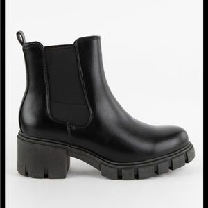 Steve Madden Tessa boots size 5